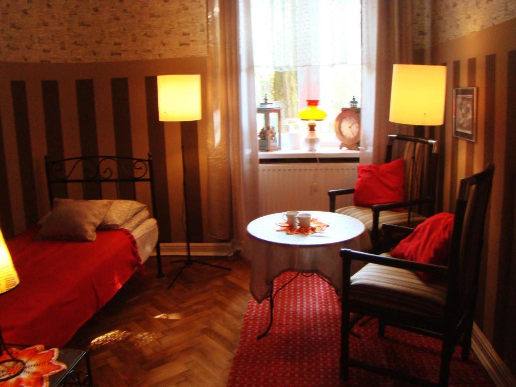 Hostelik Wiktorianski Łódź Exteriör bild